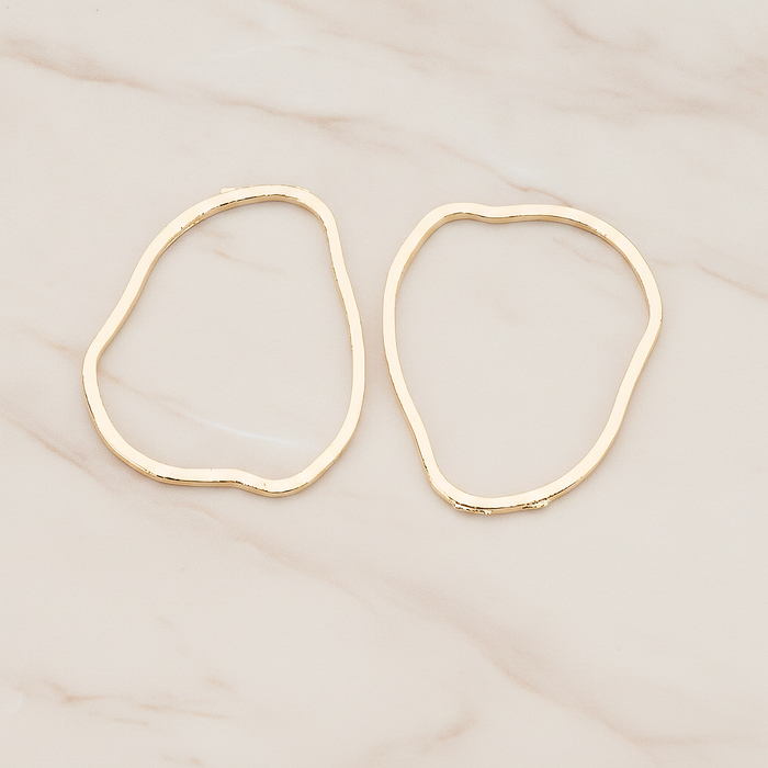 Uneven Circle Link Pendant, 2 Pc on warm marble background (PD.421)