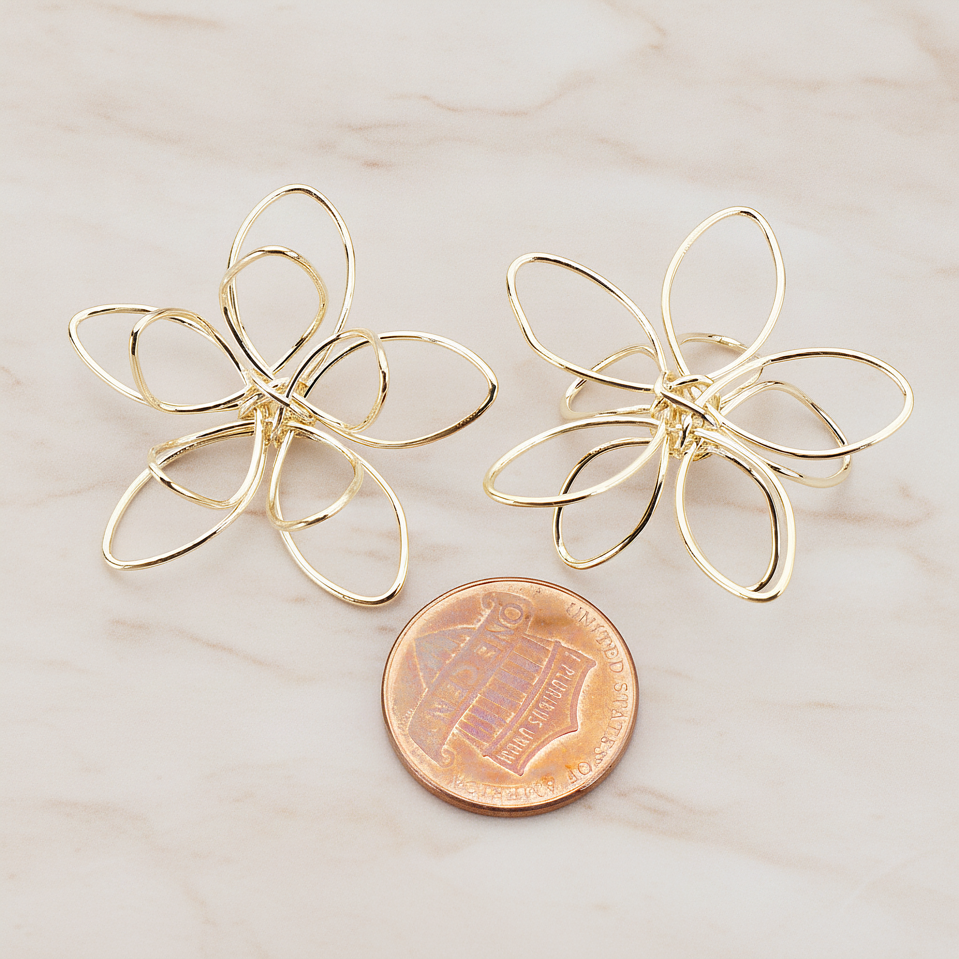 3D Wired Flower Pendant, 2 Pc on warm marble background (PD.464)