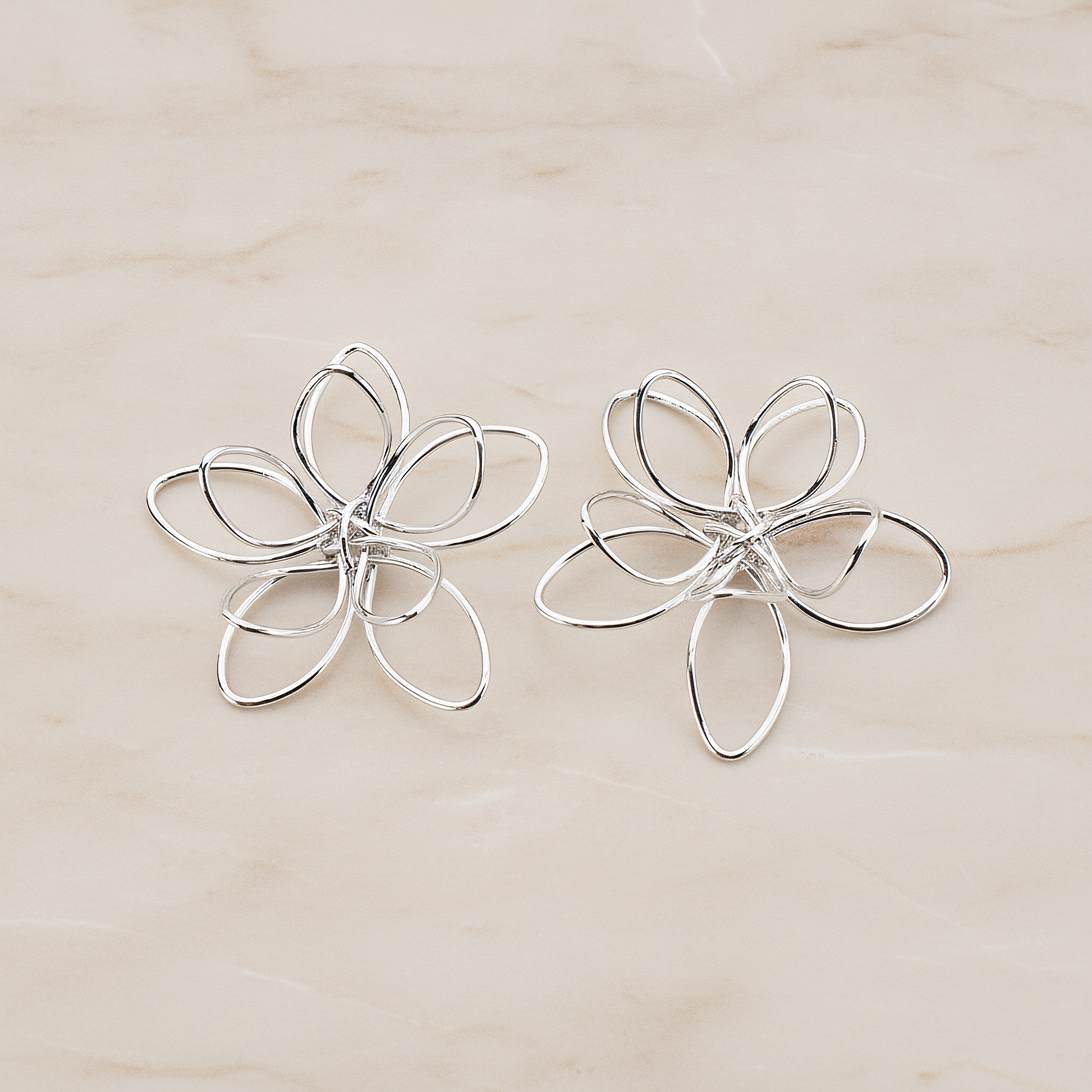 3D Wired Flower Pendant, 2 Pc on warm marble background (PD.464)