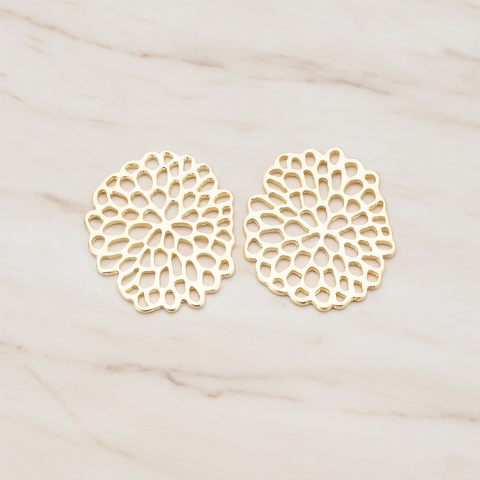 Mum Flower Pendant, 2 Pc on warm marble background (PD.465-01)