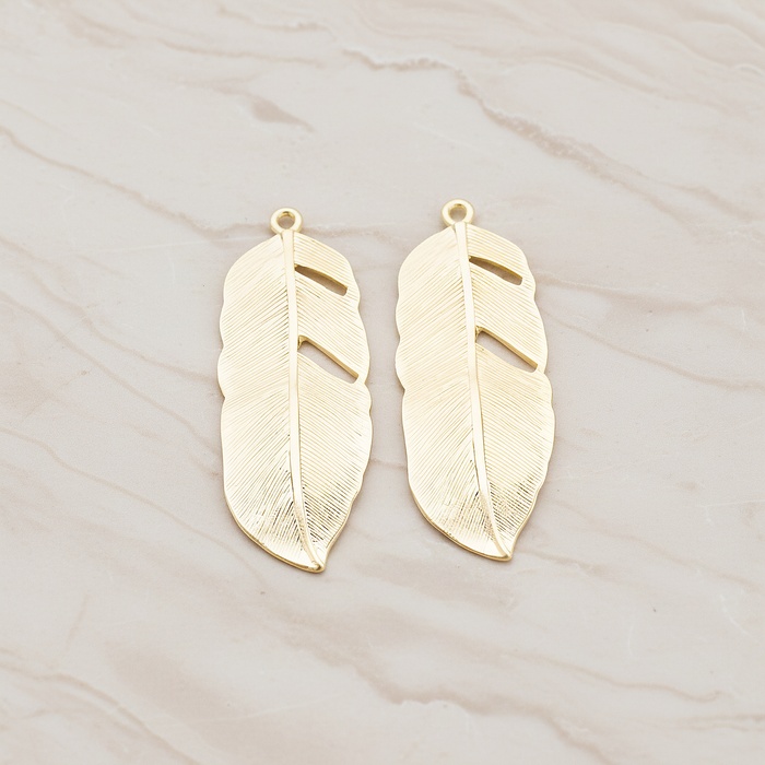 Feather Pendant, 2 Pc on warm marble background (PD.510)