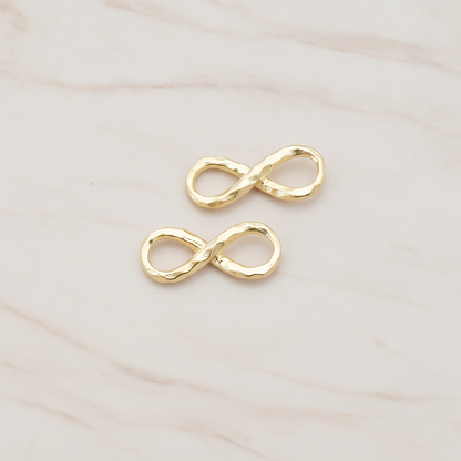 Hammered Infinity Link Pendant, 2 Pc on warm marble background (PD.869)